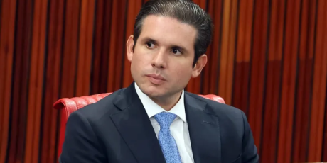 Queremos levar PEC da escala 6x1 ao plen&aacute;rio da C&acirc;mara em maio, diz Hugo Motta