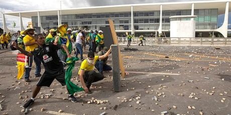 Moraes marca para fevereiro julgamento de recursos de PMs do DF condenados pelo 8 de Janeiro