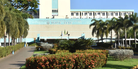 Beb&ecirc; de dois anos &eacute; internado com convuls&atilde;o ap&oacute;s beber meia garrafa de catuaba