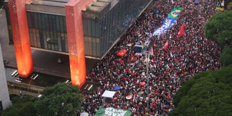 Manifestação de esquerda tinha como foco o Congresso, mas atingiu Bolsonaro e Tarcísio
