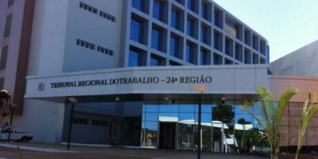 Vendedor que fraudava ponto para encobrir atrasos tem justa causa mantida