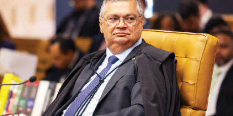 Dino determina suspens&atilde;o de pagamentos de penduricalhos pelo Executivo, Legislativo e Judici&aacute;rio