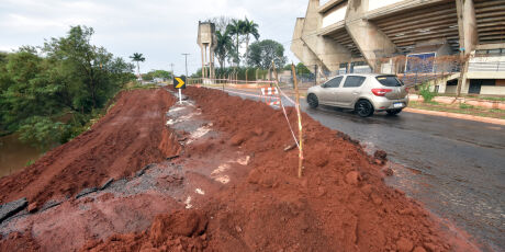 Conten&ccedil;&atilde;o de eros&atilde;o &eacute; primeiro passo para recapeamento da Ernesto Geisel