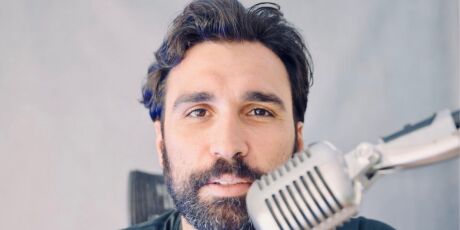 Capa B+: Entrevista exclusiva com o ator destaque na aclamada série "Silent Witness" Eduardo Muniz 