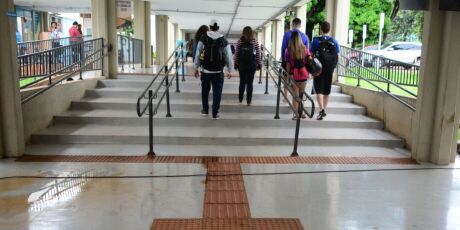 Com in&iacute;cio das aulas, UFMS divulga manual para coibir trote violento