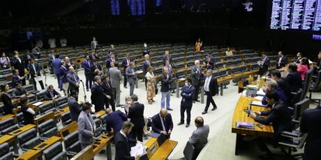 C&acirc;mara resgata voto secreto e pode blindar 108 parlamentares