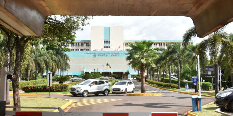 Sem sal&aacute;rios desde maio, m&eacute;dicos da Santa Casa cobram d&iacute;vida de mais de R$37 milh&otilde;es