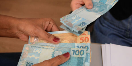 Prefeitura garante que 13&ordm; ser&aacute; pago em dia aos servidores