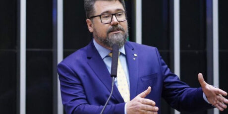 Conselho aprova suspens&atilde;o de Pollon e outros dois deputados por motim na C&acirc;mara 