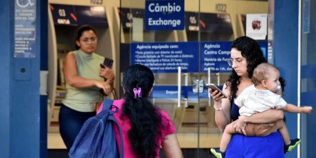 Por dia, quase mil celetistas fazem empr&eacute;stimo consignado no Estado