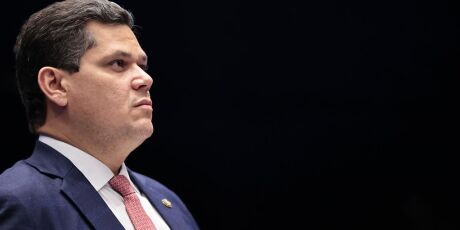 Alcolumbre anuncia sess&otilde;es para discutir e votar fim da escala 6x1