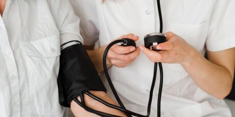 Saúde B+: Novos parâmetros estabelecem 12 por 8 como pressão alta; Veja aqui o que muda