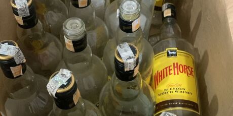 Pol&iacute;cia Civil apreende 900kg de garrafas de whisky vazias sem nota fiscal