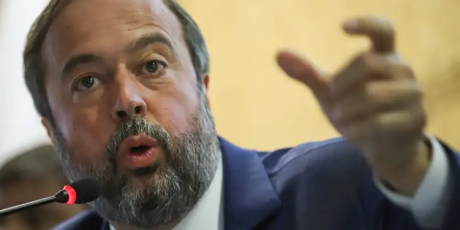 Ap&oacute;s apag&atilde;o, ministro diz que Brasil tem seguran&ccedil;a energ&eacute;tica e descarta hor&aacute;rio de ver&atilde;o