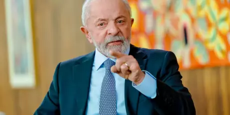 Governo Lula &eacute; aprovado por 48% e desaprovado por 49%