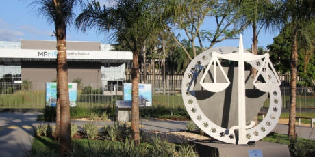 Homem é condenado a 12 anos de prisão após matar vítima com facadas no pescoço