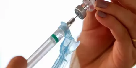 Brasil e &Iacute;ndia firmam acordo para fortalecer produ&ccedil;&atilde;o de vacinas