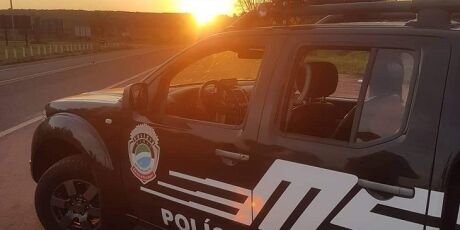 Representante comercial &eacute; achado morto com tiro na cabe&ccedil;a em estrada rural