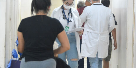 Conselho exige revogação do decreto que reduz salários dos profissionais da saúde