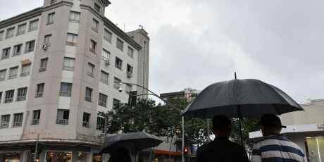 Desacreditado, instituto prev&ecirc; chuva pra valer em Campo Grande