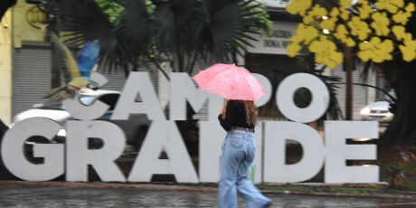 Alerta de temporal altera agenda do Papai Noel em Campo Grande