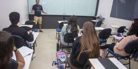 Educa&ccedil;&atilde;o e tecnologia s&atilde;o a aposta da vez para a reda&ccedil;&atilde;o do Enem