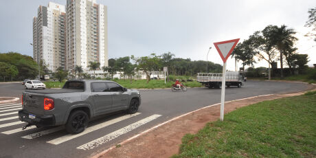 Falta dinheiro para resolver o problema das enchentes na Avenida Rachid Neder