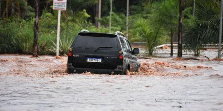 Adriane diz que culpa de enchentes &eacute; falta de dinheiro do Governo Federal 
