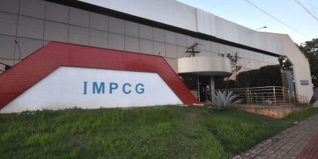 Servidores tentam suspender descontos de consignados do Master