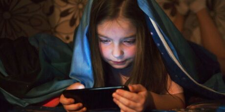 Uso excessivo de telas impactam o desenvolvimento infantil