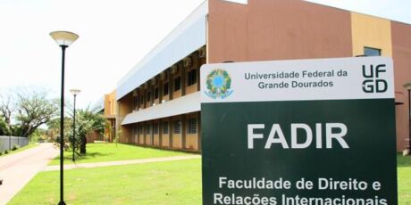 Vestibular +60 da UFGD: redação será aplicada nesta segunda-feira