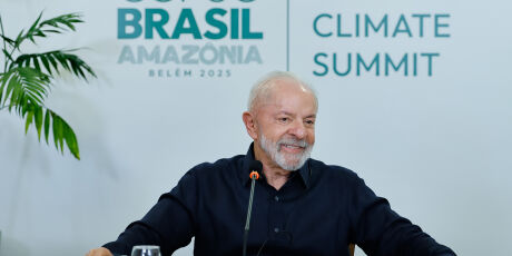 Lula aos homens que 'fazem guerra': &eacute; mais barato ajudar o clima do que fazer guerras