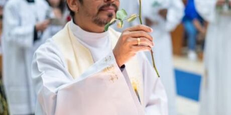 No matagal, corpo de padre &eacute; encontrado enrolado em tapete em MS