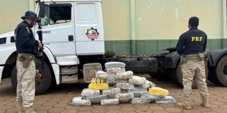 PRF encontra caminhão com mais de 100kg de cocaína escondida na BR-158