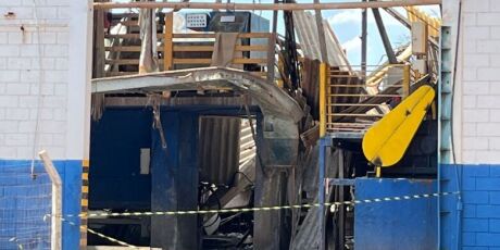 Funcion&aacute;rio morre e tr&ecirc;s ficam feridos ap&oacute;s telhado de ind&uacute;stria desabar