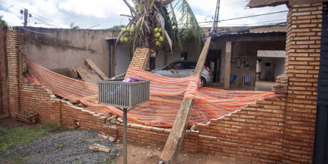 Campo-grandense sofre por 16 horas sem luz ap&oacute;s temporal