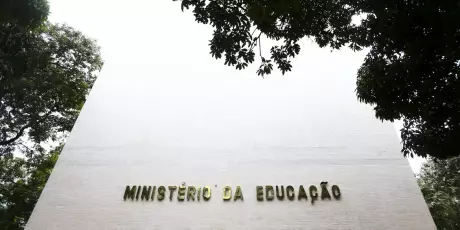 MEC estabelece que exames podem ser considerados atividade presencial em programas EaD
