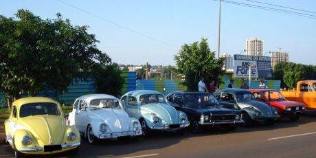 Encontro de fusca reúne carros antigos em Campo Grande
