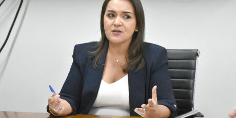 Decreto de Adriane corta sal&aacute;rio de centenas de professores