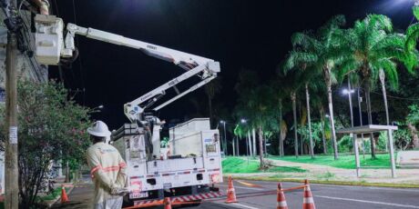 Operação 'limpa' mais de 15 mil metros de fiação irregular no Centro