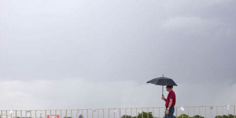 Fim de semana deve ser de chuva e al&iacute;vio no calor&atilde;o