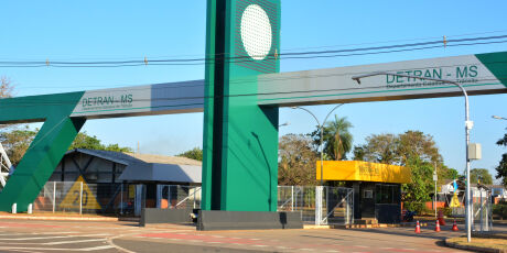 Servidores do Detran deixam de emitir guia de IPVA e receber pagamentos presenciais no cart&atilde;o