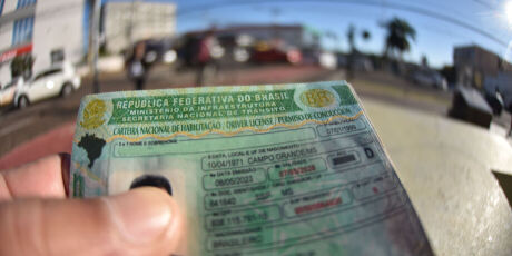Mudança nas regras da CNH traz curso gratuito e reduz carga de horas-aula