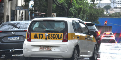 Autoescolas tentam reverter no STF regras que baratearam a CNH