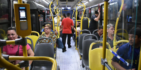 &Ocirc;nibus voltam a circular ap&oacute;s fim da maior greve em 31 anos