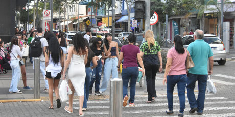 Com&eacute;rcio tem hor&aacute;rio de funcionamento diferenciado na semana do Natal; Confira