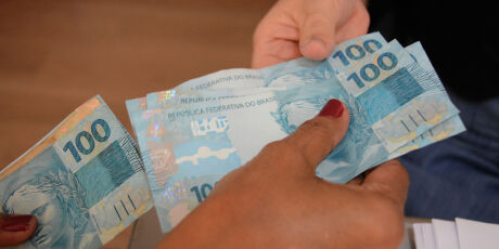 Servidores podem solicitar adiantamento salarial sem juros a partir desta segunda-feira (1)