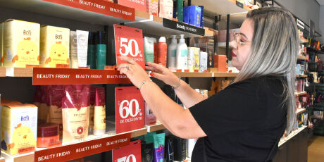 Volume de servi&ccedil;os dispara em MS e tem maior resultado do ano