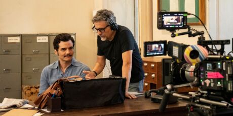 Kleber Mendon&ccedil;a celebra 'O Agente Secreto' no Globo de Ouro