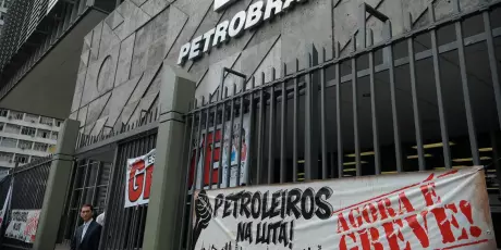 Petroleiros mantêm início da greve nacional dos petroleiros para a segunda-feira, 15